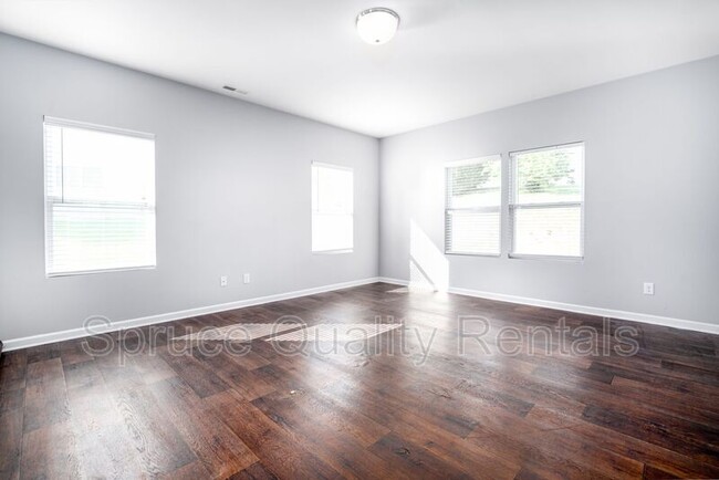 Building Photo - 411 Quick Silver Dr