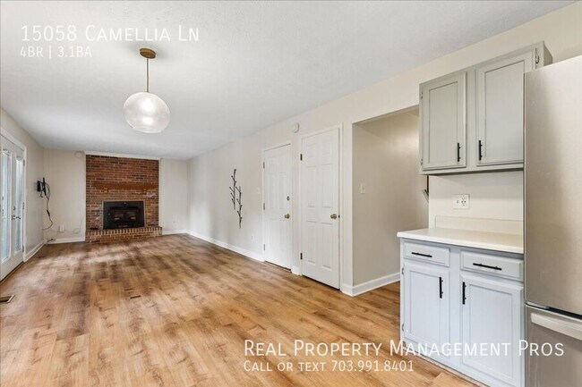 Building Photo - 15058 Camellia Ln