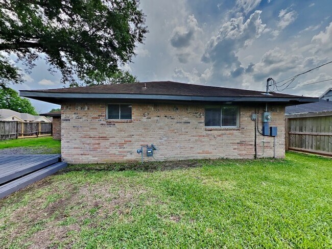 Building Photo - 758 E Princeton Ln