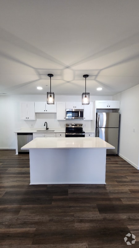 Building Photo - 865-851 Arthur Dr