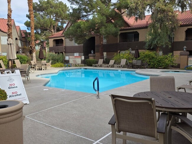 Building Photo - Immaculate Guard-Gated First-Floor Condo!