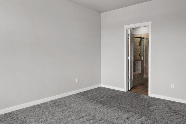 Building Photo - 721 E Zekes Ct