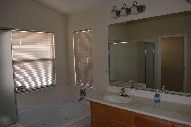 Building Photo - Spacious 5-Bedroom Home for Rent