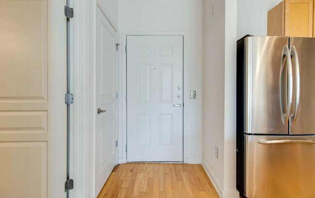 Building Photo - 3000 Vanderbilt Pl