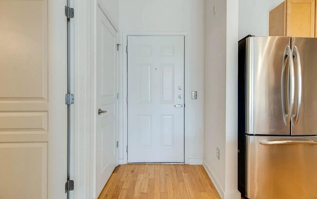 Building Photo - Stylish Condo in the Heart of Nashville – ...