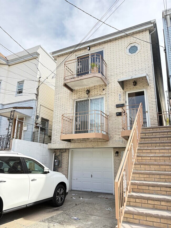 Primary Photo - 426 Liberty Ave