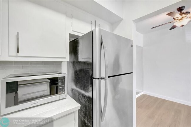 Building Photo - 4525 NE 21st Ave