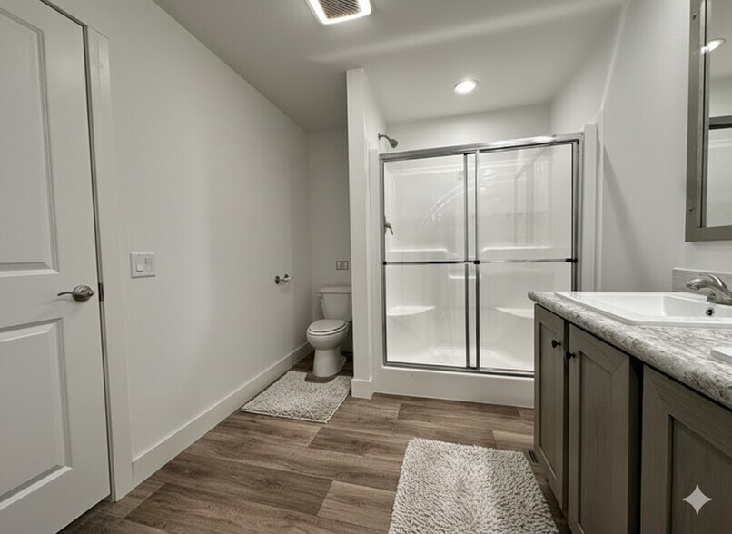 Building Photo - 15 Hartland St N