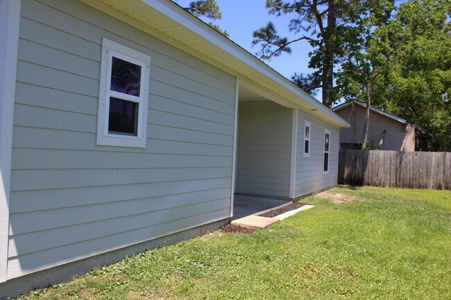 Building Photo - 2164 Wind Trace Rd N