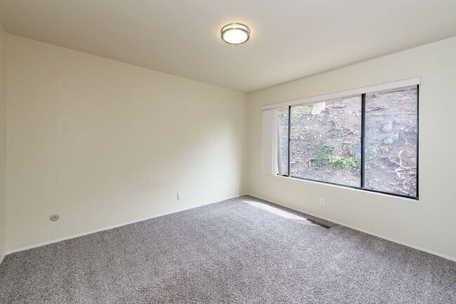 Building Photo - Spacious SDSU Townhome For Rent!