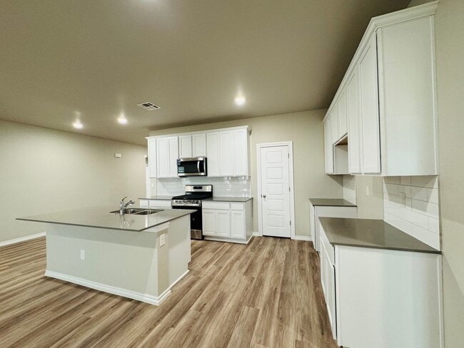 Building Photo - Deer Creek Schools + 4 Bedrooms + Newer Home in The Falling Springs Addition