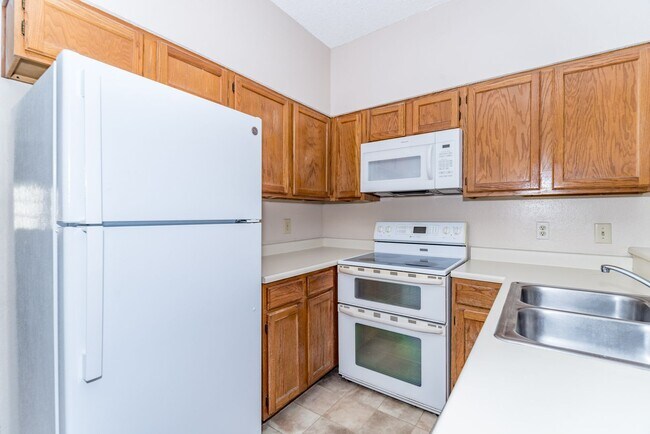 Building Photo - 12205 Magnolia Blossom St