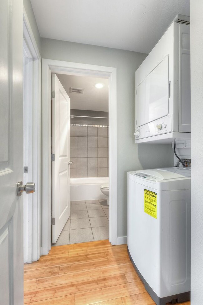 Building Photo - Capitol Hill Urban Living