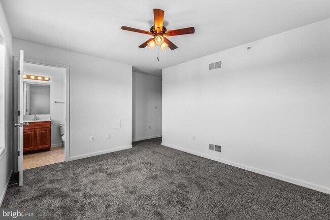Building Photo - 96 Breezewood Dr