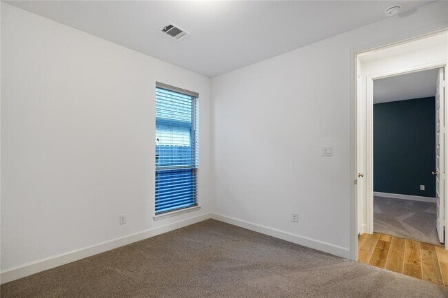 Building Photo - 15906 Golden Trails Ct