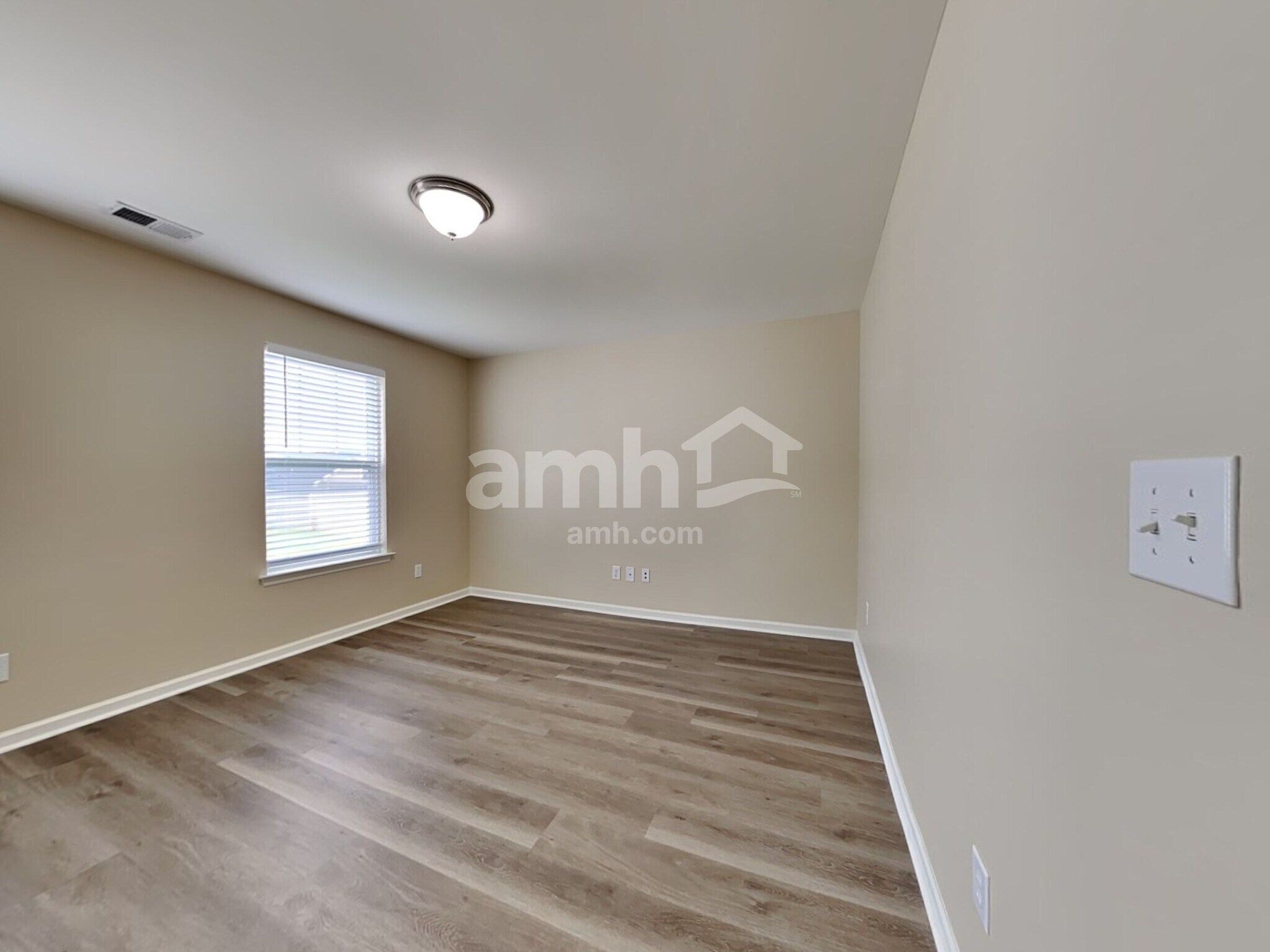 Building Photo - 204 Short Woods Ct