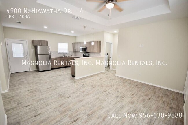 Building Photo - 4900 N Hiawatha Dr