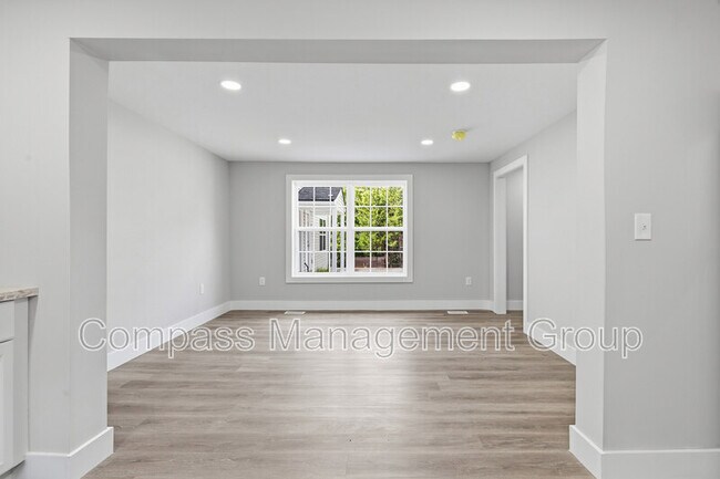 Building Photo - 2415 Piedmont St NW