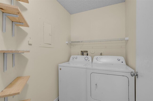 Building Photo - 4035 W McNab Rd