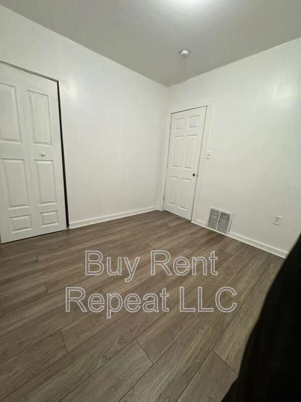 Building Photo - 320 Hudson St