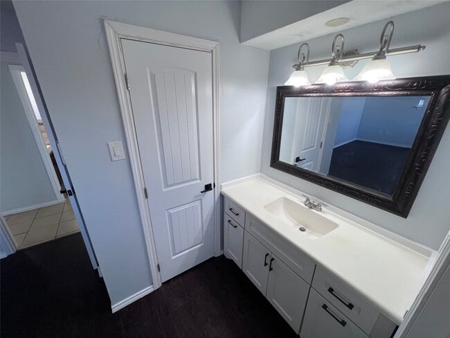 Building Photo - 818 Fairlawn Dr