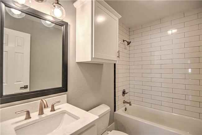 Building Photo - 1118 NW 33rd St