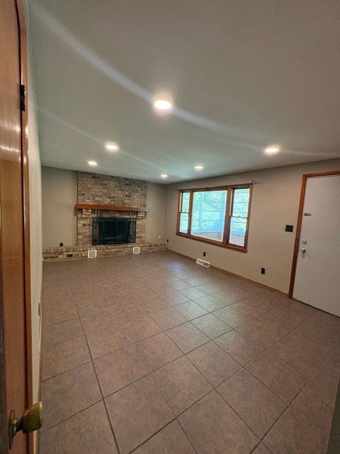 Building Photo - 4167 Oak St Ext