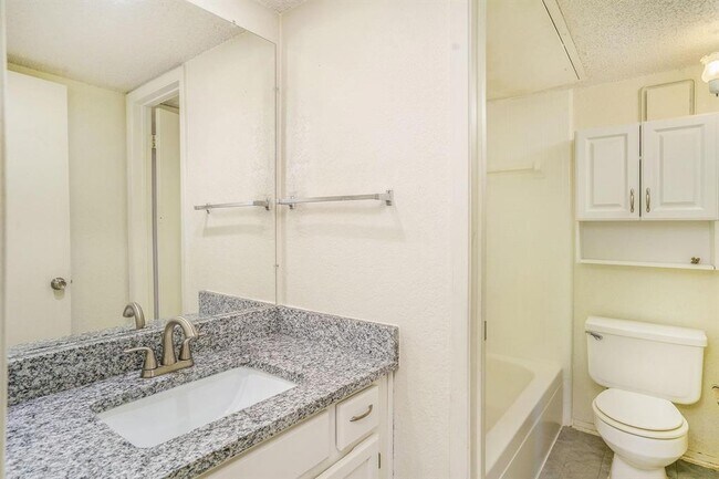 Building Photo - 3628 Hulen Park Cir
