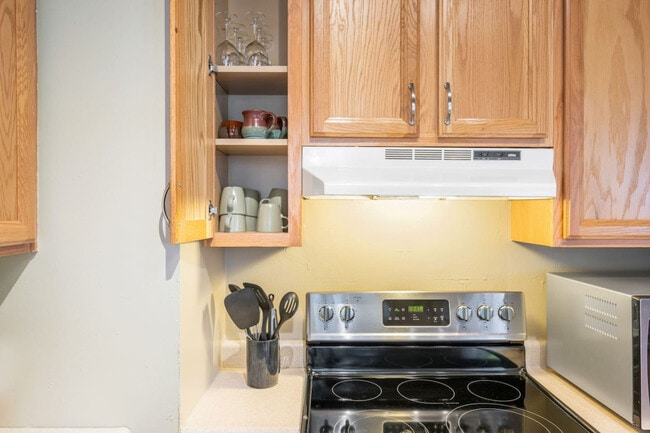 Building Photo - 720 NE 47th St