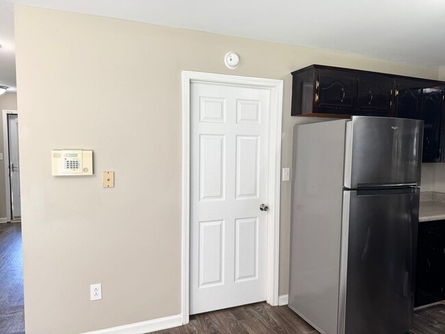 Building Photo - Two Story Home