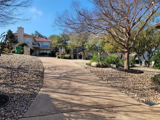 Building Photo - 404 Golf Crest Ln