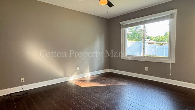 Building Photo - 366 Lullwater Dr