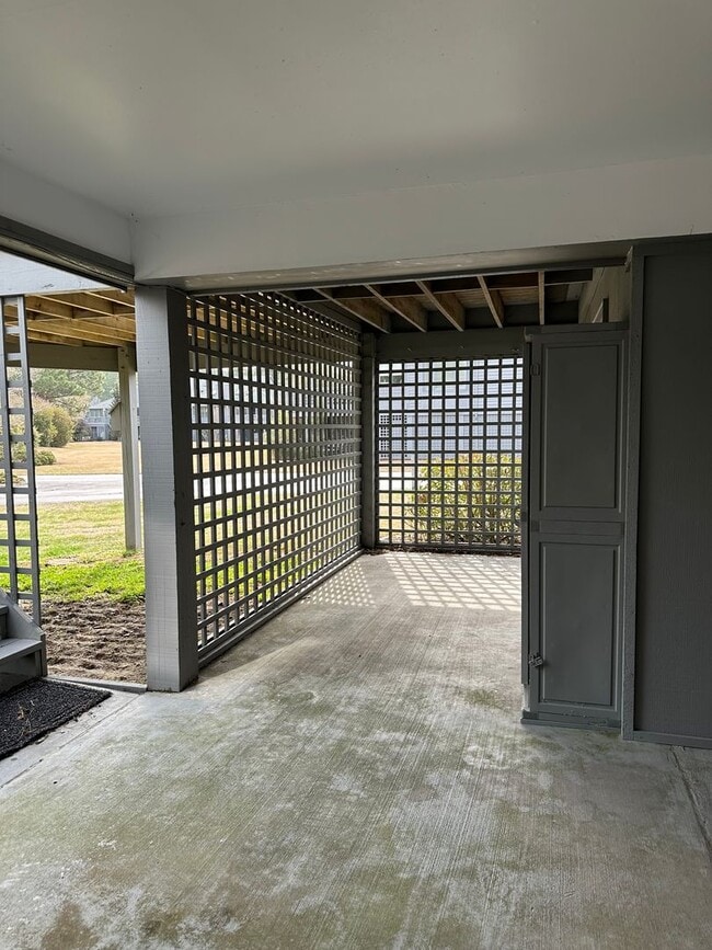 Building Photo - Furnished Townhome with Water Views and Boat Slip!