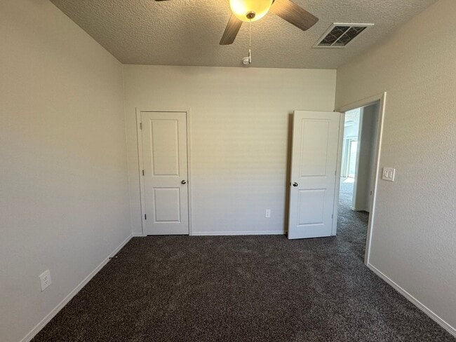 Building Photo - Energy Efficient Home 3 bed home. Move In Special!