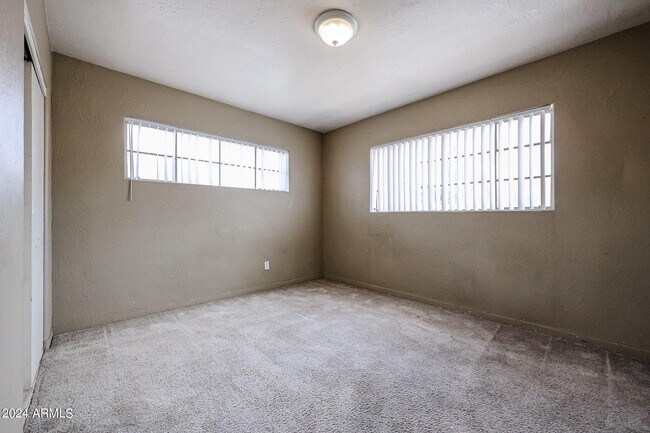 Building Photo - 1412 E Hubbell St
