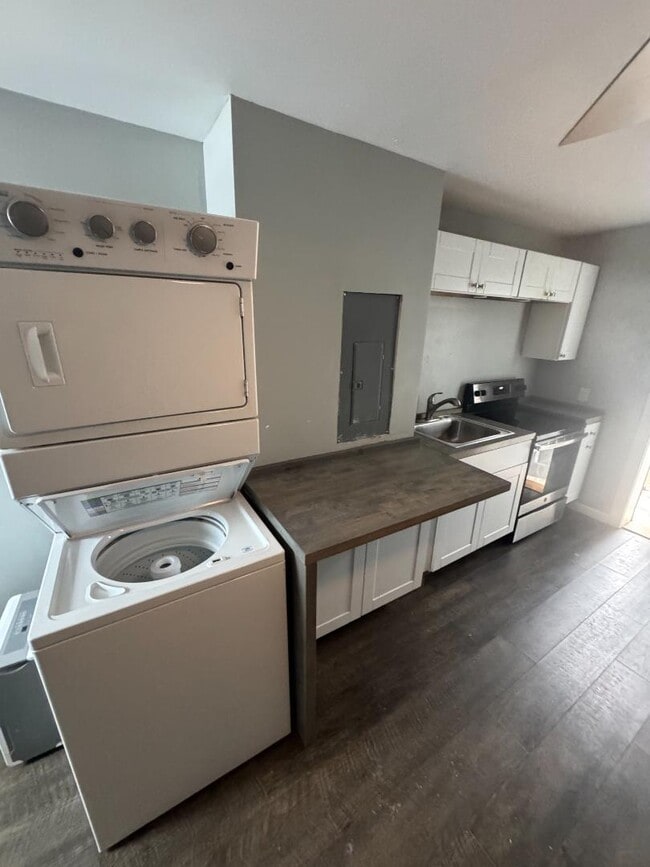 Building Photo - 308 Lockard Ave