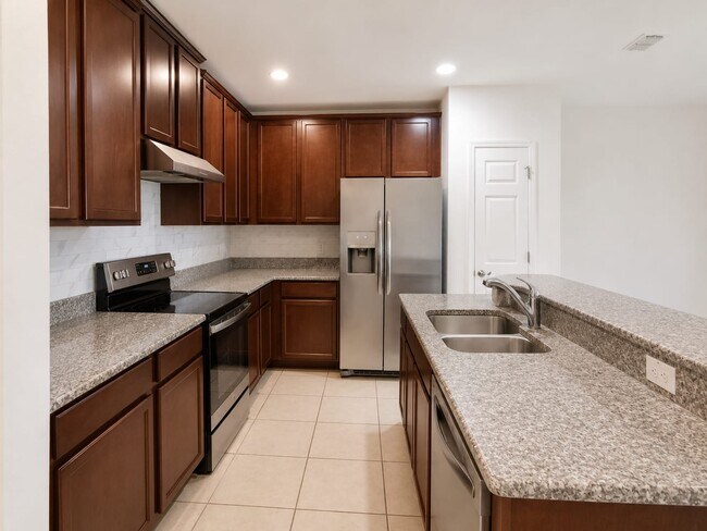Building Photo - 140 Primrose Dr