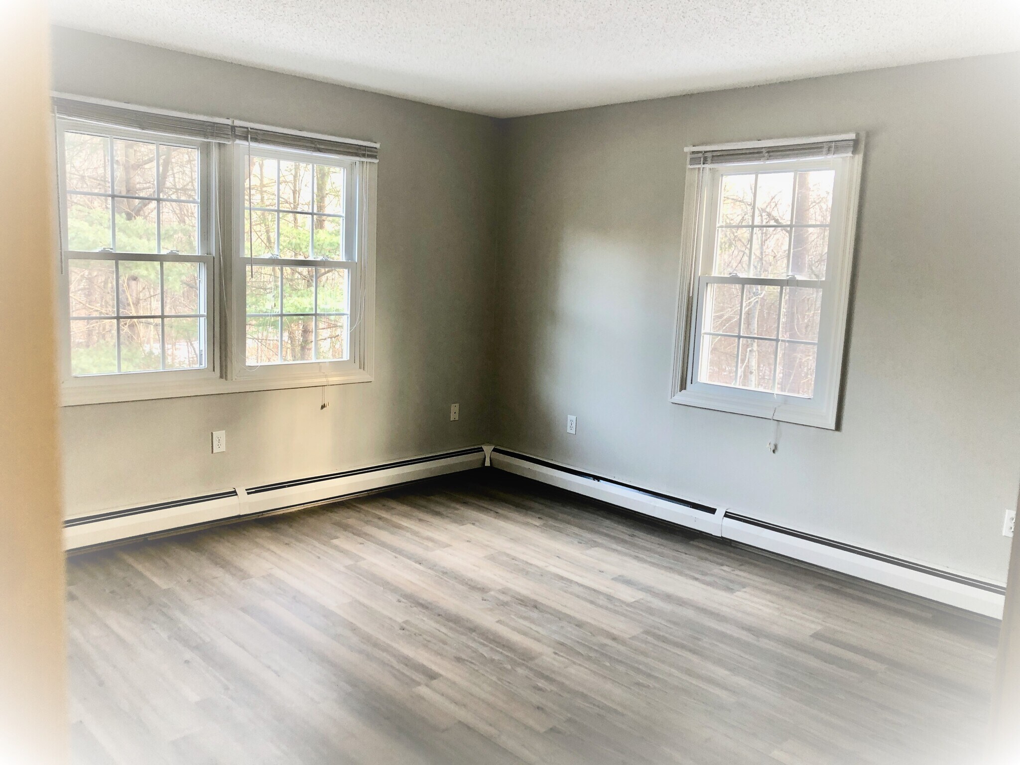 Building Photo - 3 Oak Hill Ln