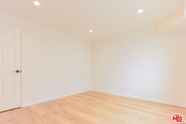 Building Photo - 1855 Euclid St