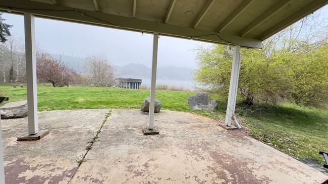 Building Photo - Lakefront One Bedroom on Westside Olympia ...