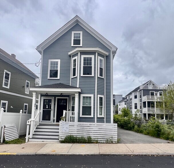 Building Photo - 9 Batchelder St