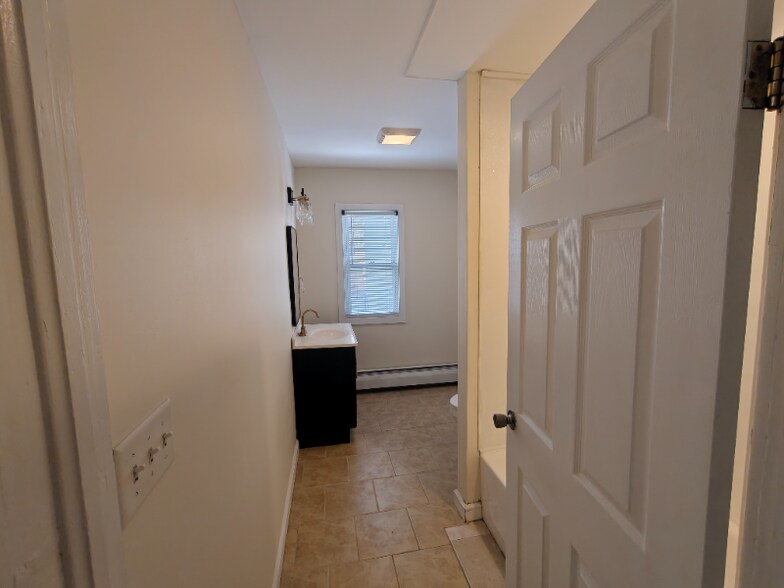 Building Photo - 509 Hallstead St