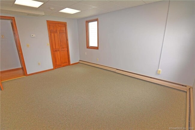 Building Photo - 405 Maple Ave