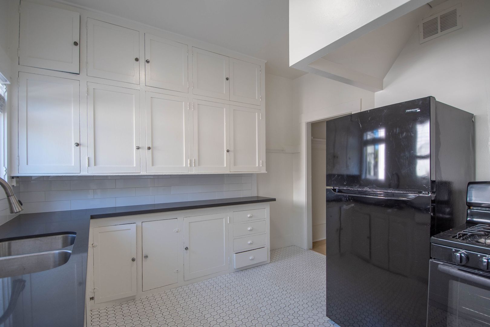 Building Photo - 314 W Mission St