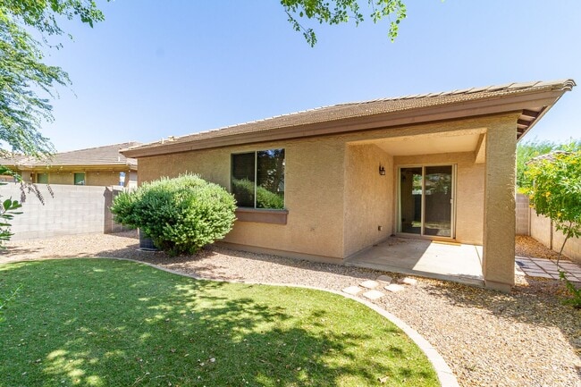 Building Photo - Fantastic single story, split floor plan h...