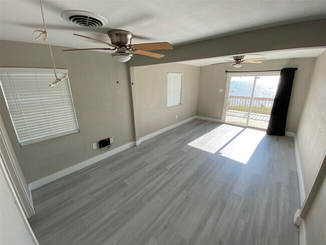 Building Photo - 127 Seacrest Park Rd