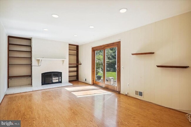 Building Photo - 8709 Sleepy Hollow Ln