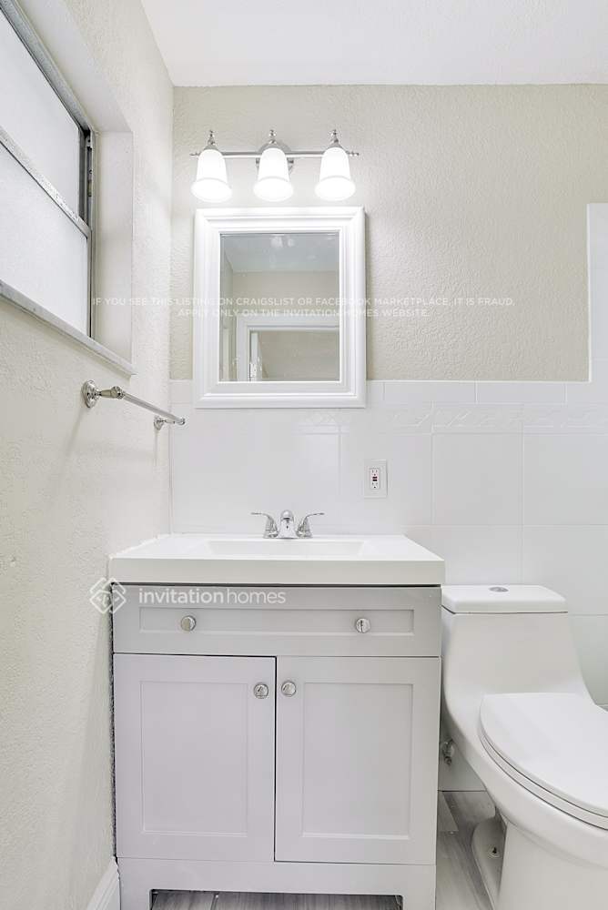 Building Photo - 3213 Sutton Dr