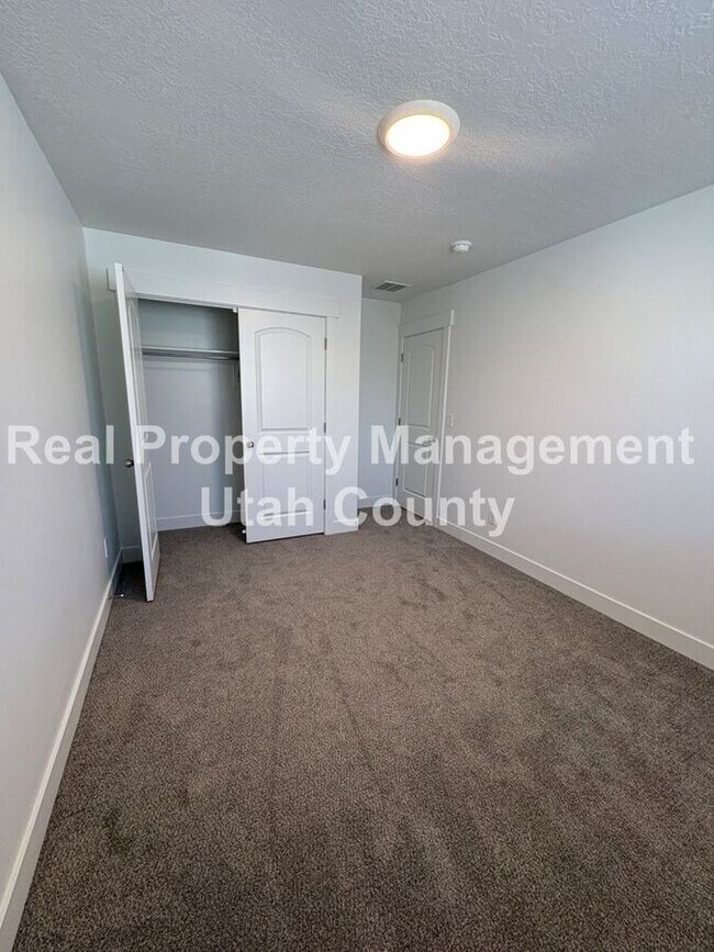 Building Photo - 2034 N 4100 W
