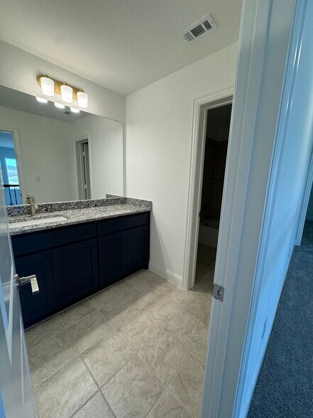 Building Photo - 701 Harmony Trl